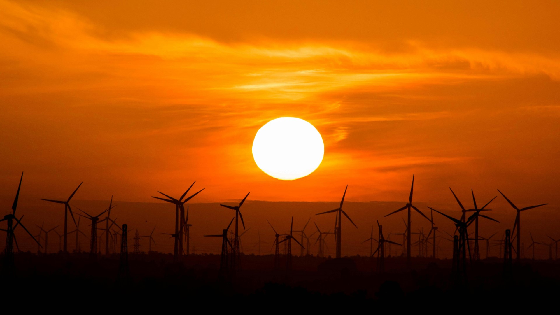 Vindmøller i solnedgang