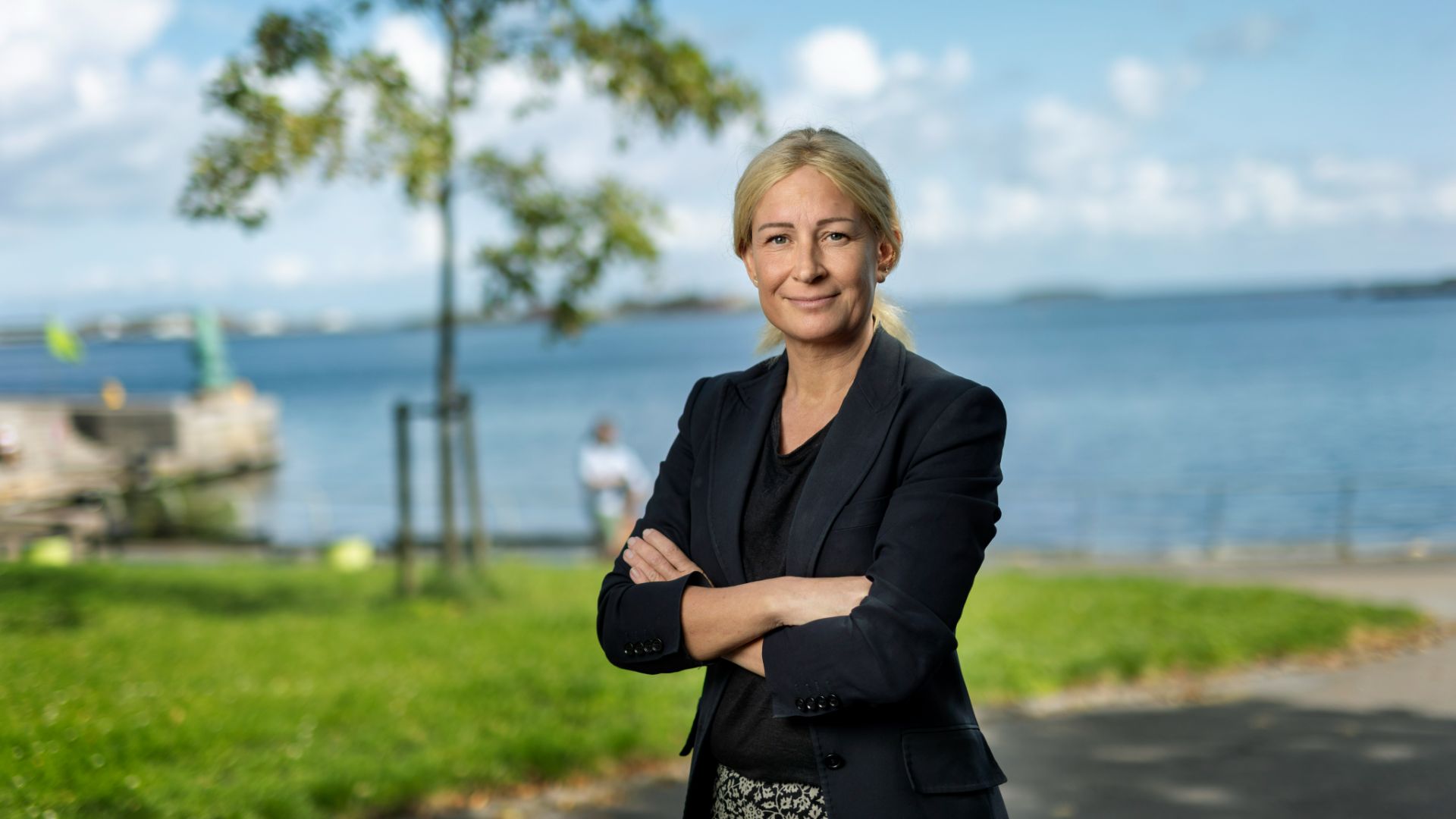 Mette Sanne Hansen ved havet.