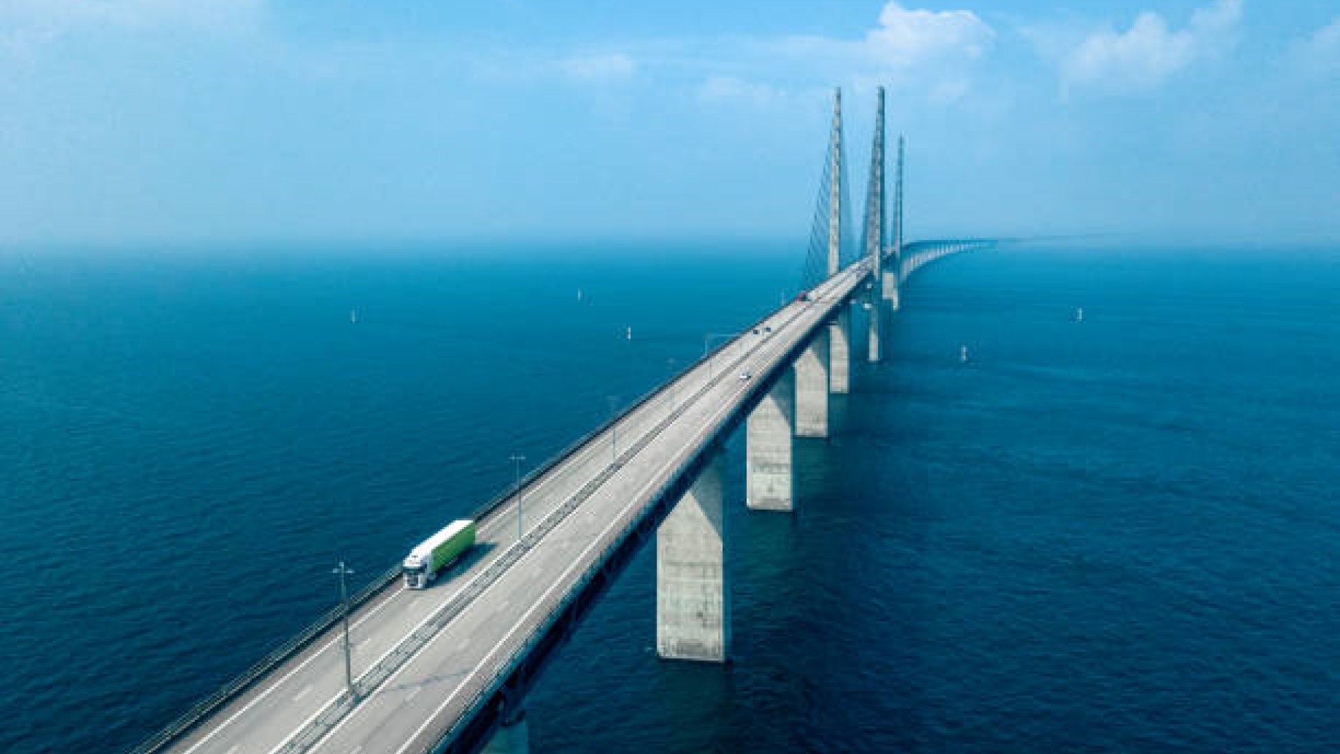 Bridge with truck ©Unsplash Bridge with truck