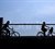 Cyklister på bro