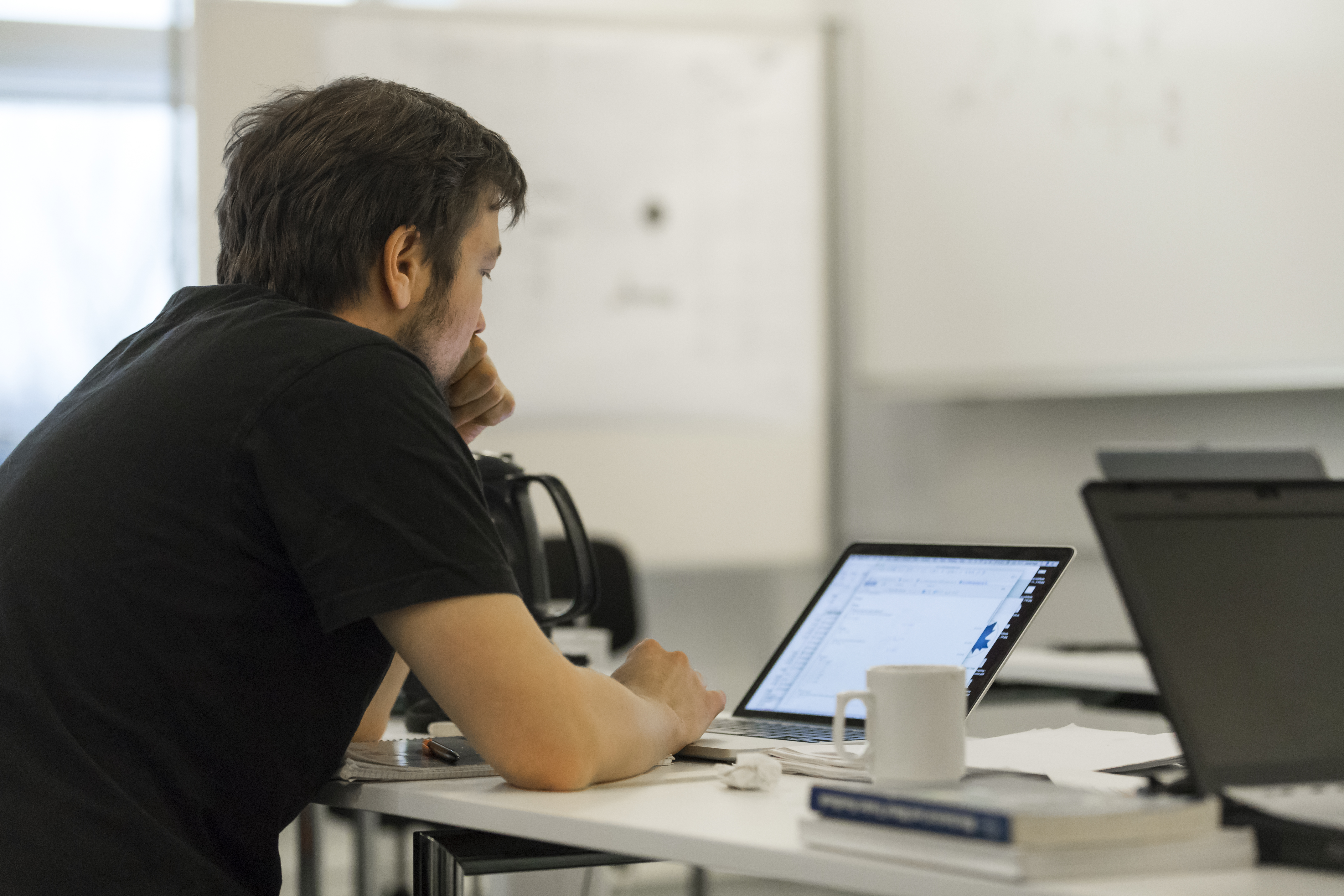 Studying ©DTU Diplom Studying