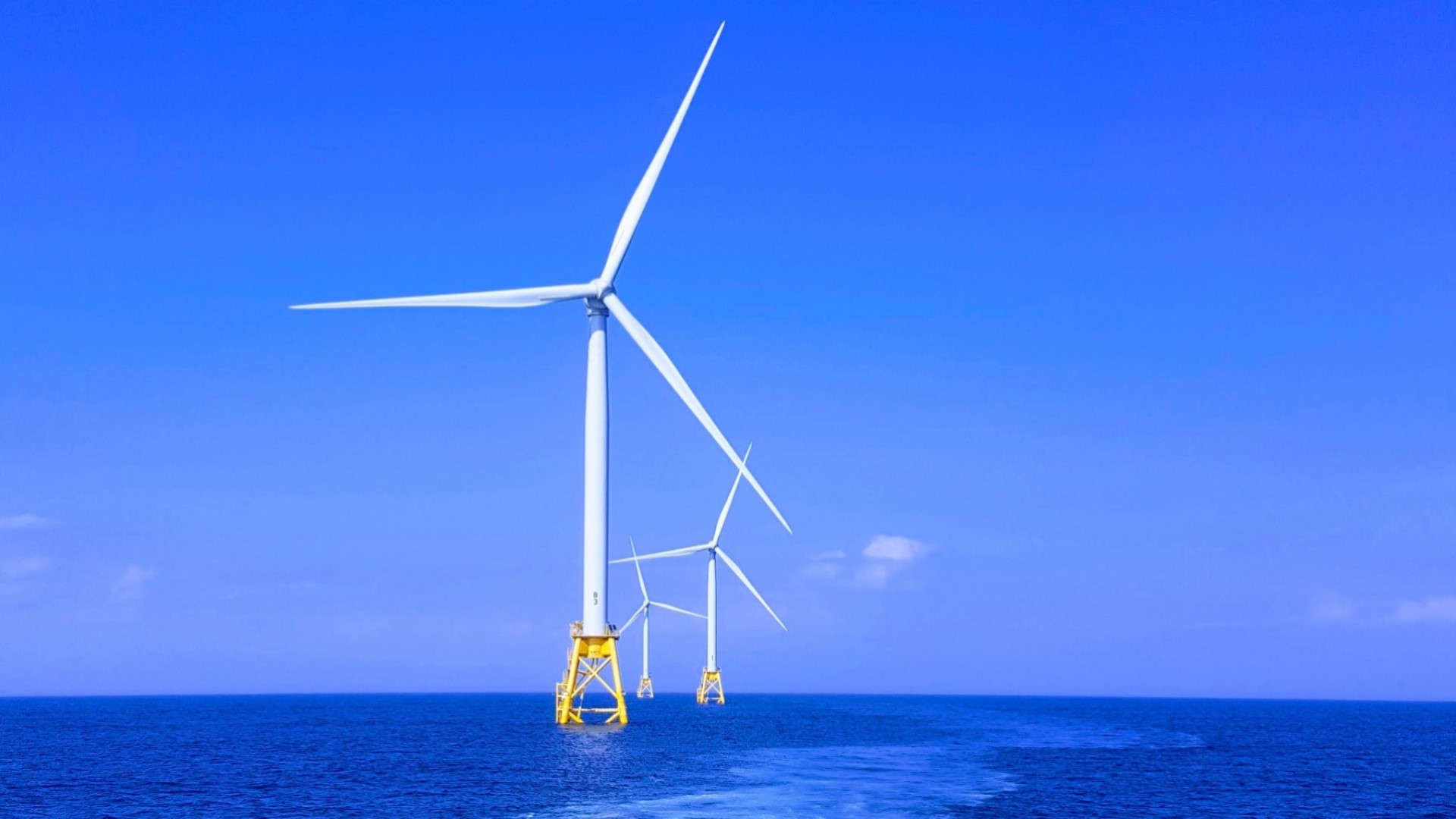 Windpower in ocean ©Photo: Shaun Dakin Windpower in ocean
